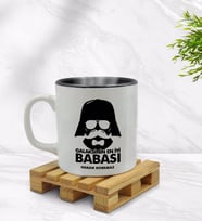 BK Gift Kişiye Özel Galaksinin En İyi Babası Tasarımlı İçi Siyah Renkli Kupa Bardak Model 1