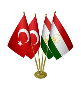 Masa Üstü Tacikistan Bayrağı Türk Bayrağı Dörtlü Pirinç Direk Masa Bayrak Seti