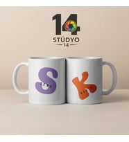 Stüdyo 14 Kişiye Özel Tasarım Baş Harf ve İsim Detaylı Kupa -Mug ( Sevgiliye -Arkadaşa Hediye)