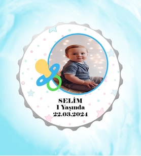 Kişiye Özel Erkek Bebek Resimli İsimli Gökyüzü Emzikli Kapak Magnet Açacak