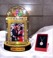 Kişiye Özel Tasarım Led Işıklı Fanus Seti  İYİ Kİ DOĞDUN Temalı ve Papatya Kolyeli