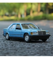 Burago 1/24 Mercedes Benz 190E 2.6 Model Araç Mavi 17,7cm x 5,5cm x 7,3cm