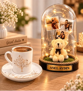 Kişiye Özel 3 Fotoğraflı Yazılı LED Işıklı Peluş Ayıcıklı Fanus ve Hayat Ağacı Porselen Kahve Fincanı
