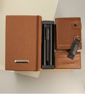 Kişiye Özel Termo Deri Taba Defter & Kişiye Özel Metal Tükenmez Kalem & Kişiye Özel Erkek Cüzdan &  Kişiye Özel Anahtarlık & Kişiye Özel Kartlık Hediye Seti
