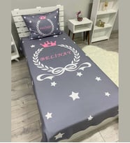 isimli yatak örtüsü ve yastık kılıfı