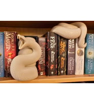 2 Parçalı Gerçek Ayrıntılara Sahip Yılan Kitap Tutucu Kitap Tutucu BOOK NOOK Taş Döküm Ağır Ürün