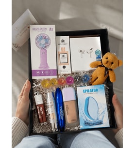Makyaj Seti + Mini El Fanı + Bluetooth Kulaklık + Çanta Boy Parfüm + Fondöten+ Maskara+ Ruj