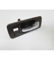 HONDA ACCORD- 90/93; ÖN KAPI İÇ AÇMA KOLU SAĞ KAHVERENGİ (ELCEĞİ NİKELAJLI) (HUSHAN) 72125-SM4-003Z-