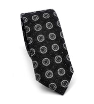 Gri Yuvarlak Desenli Siyah Dokuma Kumaş Mendilli Slim Fit Kravat // SDK-250204