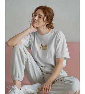 Uzun Tüylü Kedi Baskılı Kadın Oversize Tişört – Minimal Fluffy Cat Tasarım