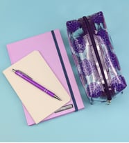 Kişiye Özel Mor Defter & Dikişli Mini Not Defteri & Gümüş Renk Detaylı Mor Tükenmez Kalem & Mor Desenli Şeffaf Büyük Boy Kalemlik Hediye Seti