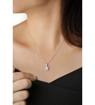 Gümüş Rengi Beyaz Yuvarlak Taşlı 0.50 Carat Görünümünde 925 Ayar Pırlanta Model Gümüş Baget Kolye