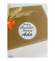 Herşey Unutulur Kokunuz Asla Siyah Yazılı Yuvarlak Yapışkanlı Etiket 5x5 cm 100 adet