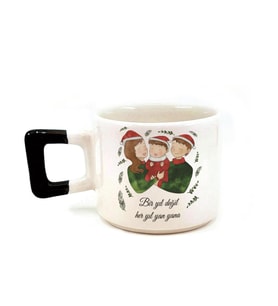 Bir Yıl Değil Her Yıl Yan Yana Aile Baskılı Siyah Kulplu Kare Yılbaşı Kupası
