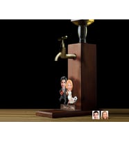 BK Gift Kişiye Özel Sevgililer Karikatürlü Musluklu Ahşap Viski Standı-11, Viski Çeşmesi, Doğum Günü Hediyesi, İçecek Dispenseri