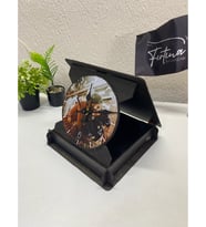 Kişiye Özel Fotoğraflı Ahşap Plaket Saat - Hediyelik Masa Saati ve Ahşap Stand Seti