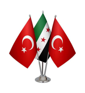 Masa Üstü Özgür Suriye Bayrağı Türk Bayrağı Üçlü Krom Direk Masa Bayrak Seti