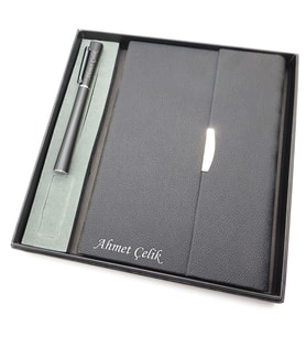 Signator® Codex  N201 Kişiye Özel Defterli Set - İsme Özel Siyah Kalem + İsme Özel Siyah Defter  İsme Özel Kutusunda Hediyelik Set (Karışık)