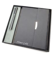 Signator® Codex  N201 Kişiye Özel Defterli Set - İsme Özel Siyah Kalem + İsme Özel Siyah Defter  İsme Özel Kutusunda Hediyelik Set (Karışık)