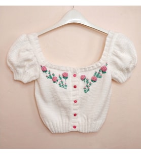 Kare Yaka Gül Detaylı Crop Bluz, Ekru Prenses Kol Bluz