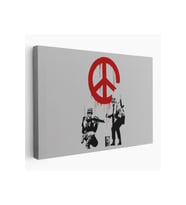 Bansky Barış İşareti Yapan Askerler Kanvas Tablosu-5109