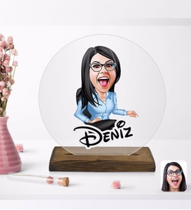 BK Gift Kişiye Özel Kadın Patron Karikatürlü Yuvarlak Ahşap Standlı Biblo-5