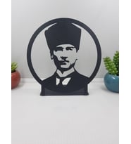 Gowpenart Atatürk Yuvarlak Çerçeveli Masaüstü Siyah Metal Büst - Ev / Ofis Dekoru - Hediye Biblo - 18 x 18 Cm