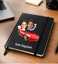 Kişiye Özel Sevgili Karikatürlü Defter – Fotoğraflı Çift ve Araba Tasarımlı Romantik Hediye Renk Beyaz-Siyah