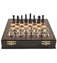 GiftHome Premium Black Metal Klasik Satranç Takımı ve El İmali Masif Ahşap Sandıklı (Gül) Tahtası (38X38X6 cm.)