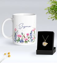 BK Gift Kişiye Özel İsimli Çiçek Tasarımlı Beyaz Kupa ve Papatya Kolye Hediye Seti - 2, Sevgiliye Hediye, Anneye Hediye, Arkadaşa Hediye