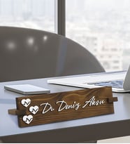 BK Gift Kişiye Özel Figürlü Doktor Masa İsimliği, Yeni İş Hediyesi, Arkadaşa Hediye, Ofis Hediyesi