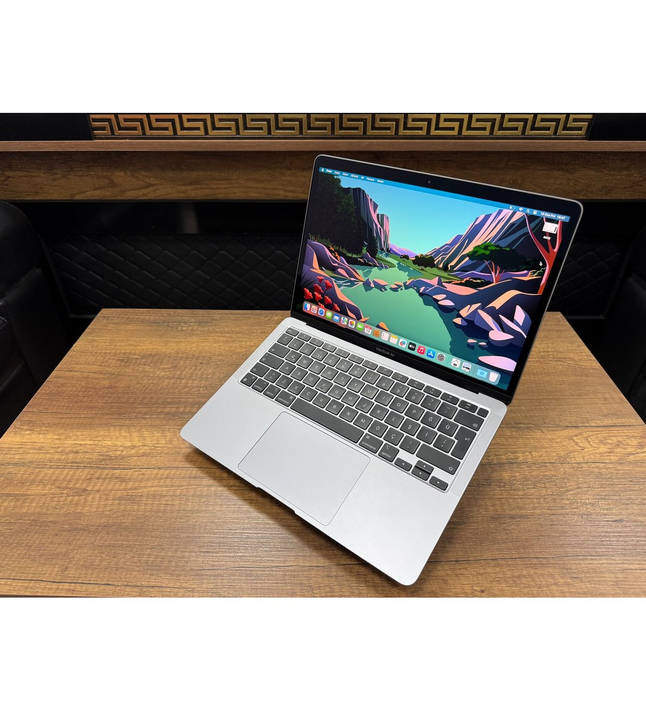 Apple MacBook Air M1 8GB 256GB 13” Dizüstü Bilgisayar (İKİNCİ EL)