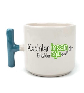 Kadınlar İnsandır, Erkekler İnsanoğlu Baskılı Kadınlar Günü Mavi Kulplu T Kupa