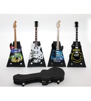 Çantalı Gitar Figürü