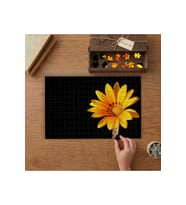 Yakın Çekim Sarı Gerber Çiçeği Tasarımı 240 parça Ahşap Puzzle Ahşap Kutuda MP02424