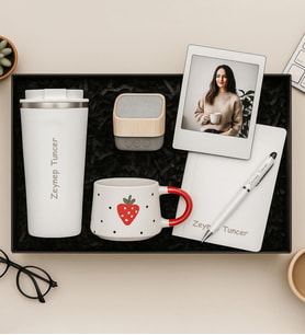 Kişiye Özel Fotoğraflı Çerçeve,Defter,Kalem,Çilek Fincan,Bluetooth Hoparlör Ve Termos Hediye Seti (Beyaz)
