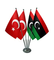 Masa Üstü Libya Bayrağı Türk Bayrağı Dörtlü Krom Direk Masa Bayrak Seti