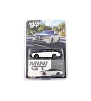 959 1/64 BMW i7 xDrive60 Alpine White / Black Sapphire - Blister Paket MGT00959-BL