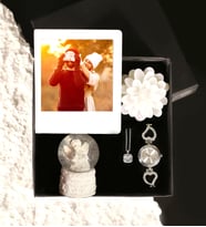 Kişiye Özel İnstagram Çerçeve & Baget Taşlı Kolye & Taşlı Çelik Bileklik & Spectrum Metal Kordon Kadın Kol Saati  & Mini Kar Küresi & Dekoratif Mum Hediye Seti