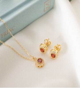 925 Ayar Gümüş Ocak Ayı Doğum Taşı ( Garnet ) Kolye - Küpe Seti