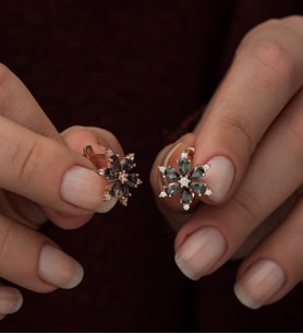925 Ayar Mistik Topaz Taşlı Çiçek Küpe Kadın Gümüş Küpe