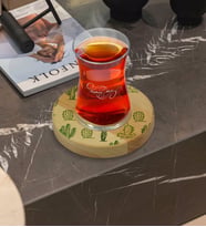 BK Gift Kişiye Özel Kaktüs Tasarımlı Doğal Ahşap Tabaklı Heybeli Çay Bardağı Model 2