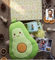 Kişiye Özel Karikatürlü İnşaat Mühendisi Hediye Kutusu - Kişiye Özel T Pastel Kupa, Peluş Yastık, Fotoğraf 1 Adet Mühendisler Günü Hediyesi