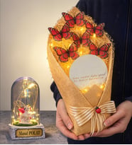 Kişiye Özel Led Işıklı Fanus ve Led Işıklı Aynalı Kırmızı Kelebek Buketi Hediye Seti (Model 2)