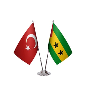 Sao Tome Principe İkili Masa Bayrağı