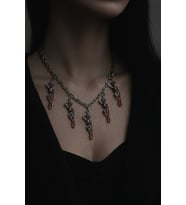 Kırmızı İskelet Figürlü 5’li Gotik Kadın Kolye – 60 cm Zincirli, Sıra Dışı ve Özel Tasarım