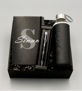 Kişiye Özel Siyah Defter & H2O Kılıflı Siyah Su Matarası & Siyah Tükenmez Kalem Hediye Seti
