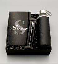 Kişiye Özel Siyah Defter & H2O Kılıflı Siyah Su Matarası & Siyah Tükenmez Kalem Hediye Seti