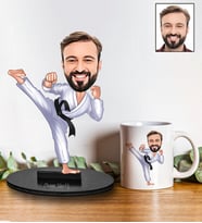 Kişiye Özel Karateci Tasarımlı Karikatür Biblo Ve Kupa Hediye Seti 70