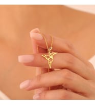 925 Ayar Gümüş Renkli Taşlı Geometrik Sinek Kuşu Kolye (Gold)